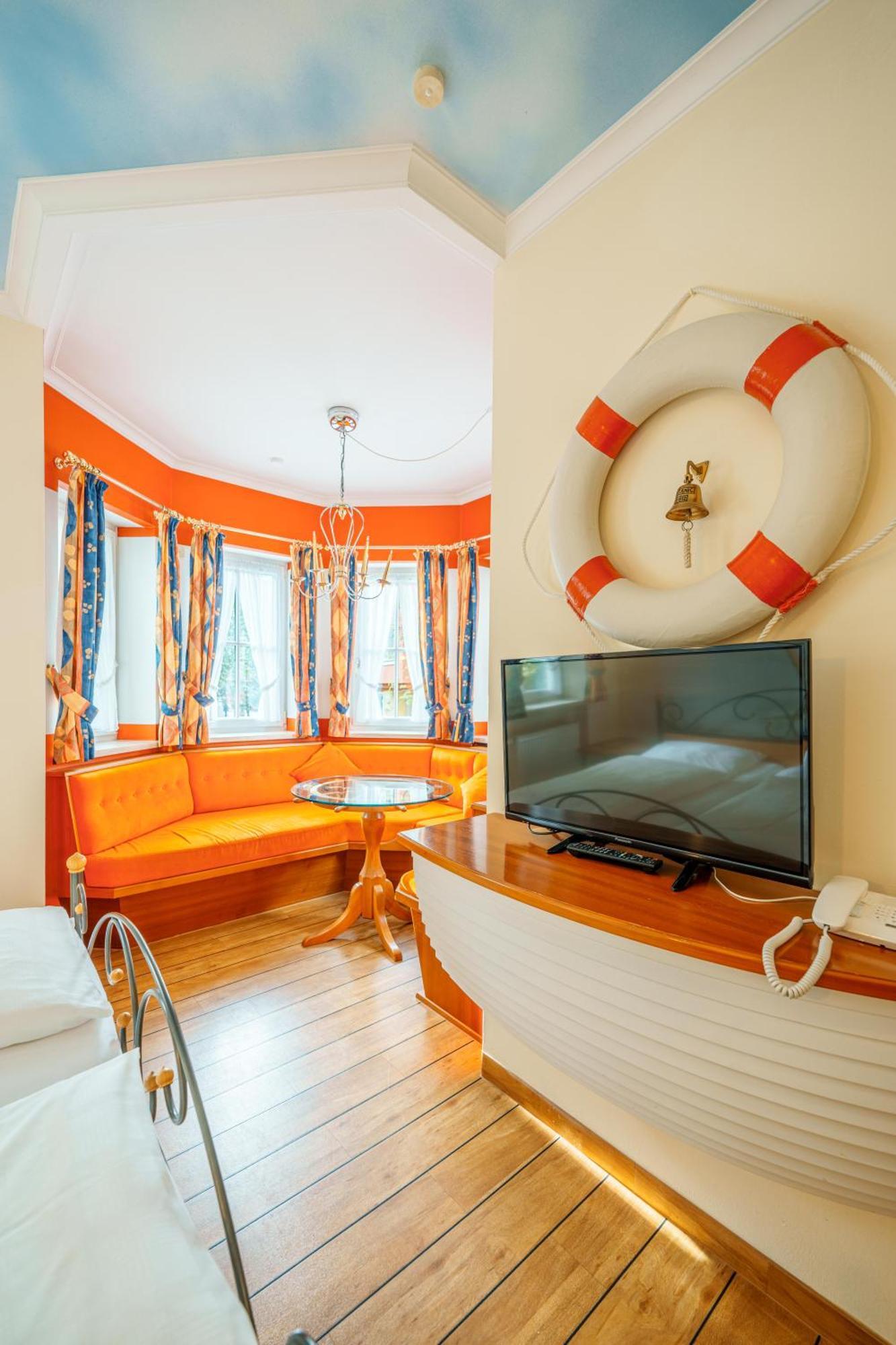 Koenig Ludwig Design Hotel Neu Zimmer Mit Sauna Oder Whirlpool Oder Mehr Altotting Exterior photo
