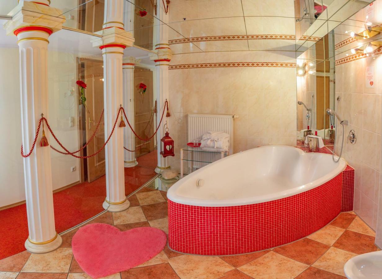 Koenig Ludwig Design Hotel Neu Zimmer Mit Sauna Oder Whirlpool Oder Mehr Altotting Exterior photo